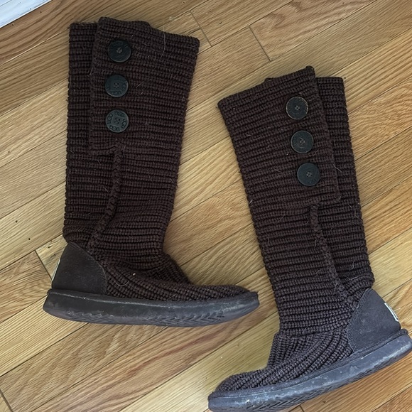 UGG Boots - Picture 3 of 4